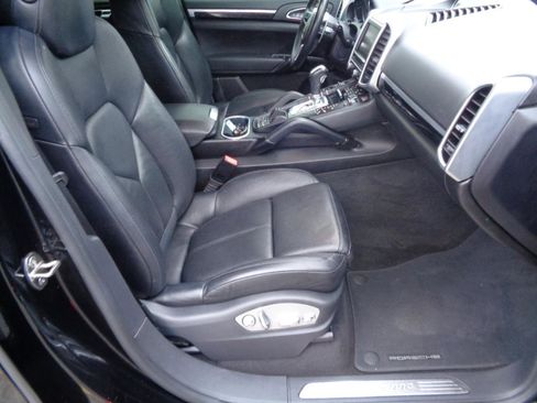 Used 2016 Porsche Cayenne Platinum Edition image 26