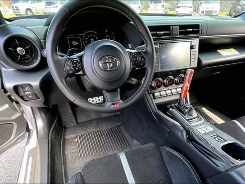 Used 2022 Toyota GR86 Premium w/ ALL Weather Mat Package (TMS) RWD image 8