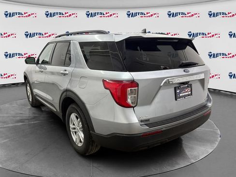 Used 2023 Ford Explorer XLT AWD/4WD image 5