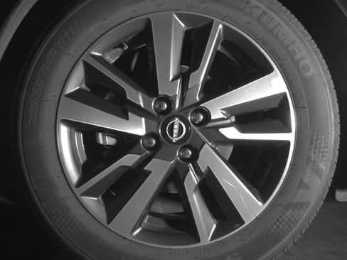 Used 2025 Nissan Versa SV image 12