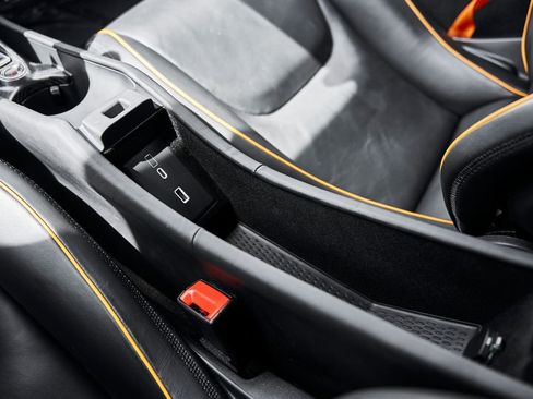 Used 2024 McLaren Artura image 57