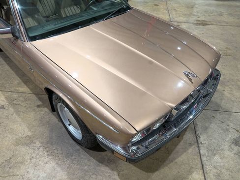 Used 1988 Jaguar XJ Vanden Plas RWD image 18