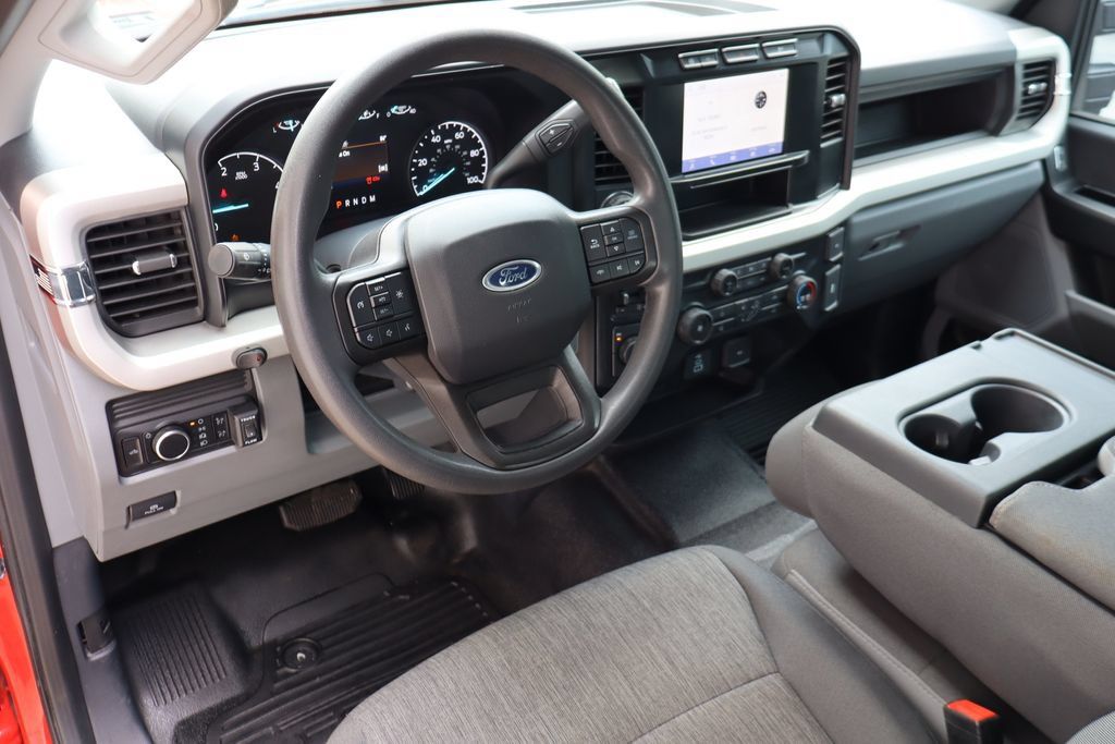 Used 2023 Ford F350 XL w/ 360-Degree Camera Package AWD/4WD image 4