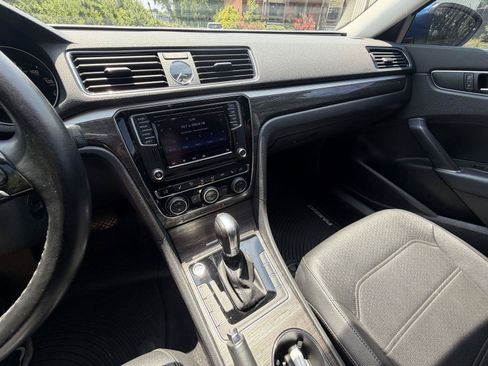 Used 2017 Volkswagen Passat 1.8T SE FWD image 11