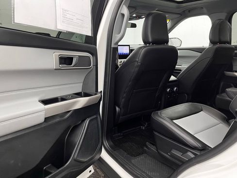 Used 2023 Ford Explorer XLT w/ Equipment Group 202A image 39