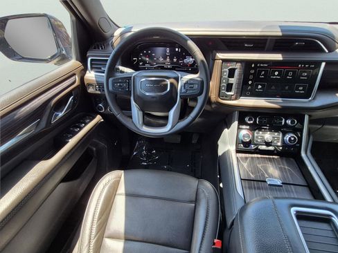 Used 2023 GMC Yukon XL Denali AWD/4WD image 14
