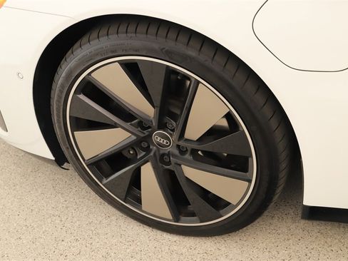 Used 2024 Audi e-tron GT Prestige image 32