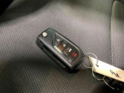 Used 2021 Toyota Corolla SE image 11