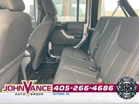 Used 2016 Jeep Wrangler Unlimited Rubicon w/ Connectivity Group image 8