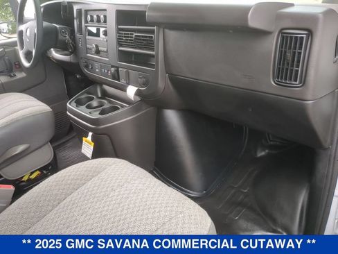 New 2025 GMC Savana 3500 RWD image 18