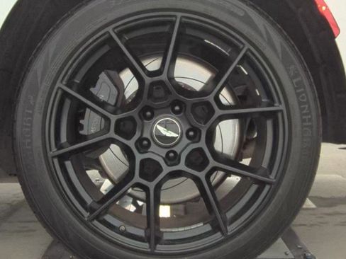 Used 2021 Aston Martin DBX image 7