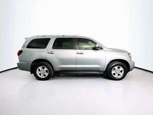 Used 2018 Toyota Sequoia SR5 w/ Carpet Cargo Mat Package image 10