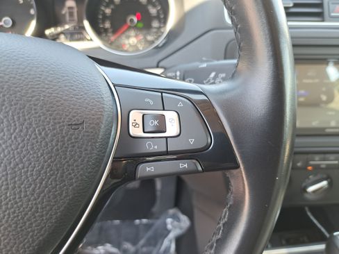 Used 2018 Volkswagen Jetta SE FWD image 17