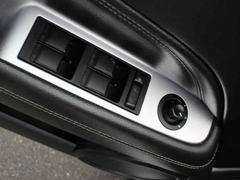 Used 2017 Jeep Compass Latitude FWD image 12