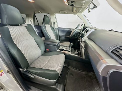 Used 2019 Toyota 4Runner SR5 AWD/4WD image 28