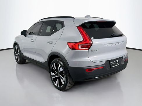Certified 2024 Volvo XC40 B5 Plus AWD/4WD image 8
