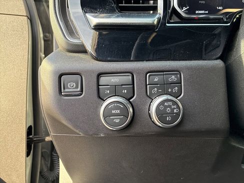 Used 2026 GMC Sierra 1500 SLT AWD/4WD image 13