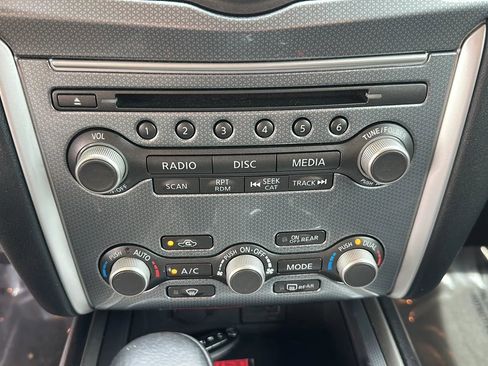 Used 2018 Nissan Pathfinder SL AWD/4WD image 35