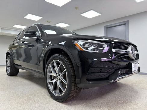 Used 2022 Mercedes-Benz GLC 300 4MATIC w/ AMG Line image 4