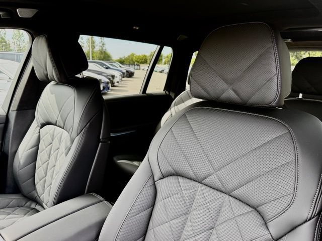 Used 2026 BMW X7 xDrive40i w/ M Sport Package AWD/4WD image 22