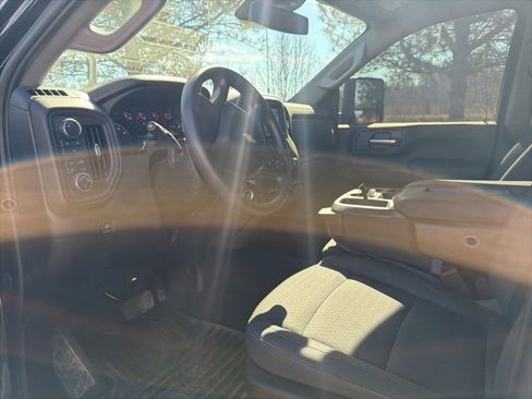 Used 2024 Chevrolet Silverado 2500 Custom w/ Custom Value Package image 4