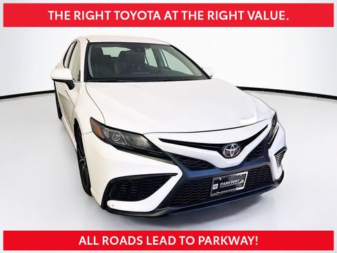 Used 2024 Toyota Camry SE FWD image 1