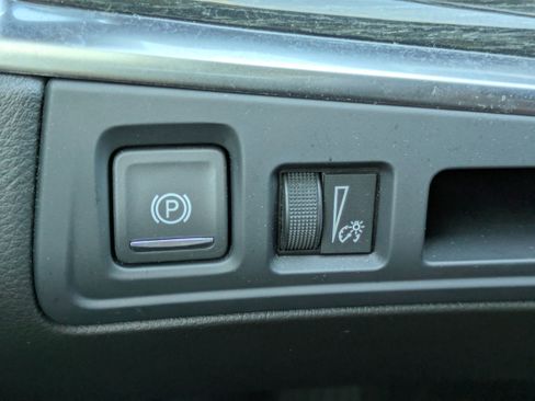 Used 2023 Cadillac XT5 Premium Luxury image 17