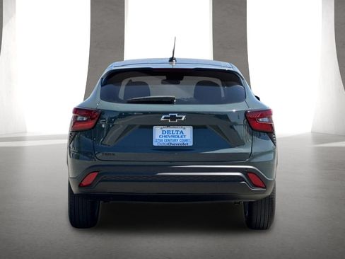 New 2026 Chevrolet Trax LS w/ LS Convenience Package FWD image 5