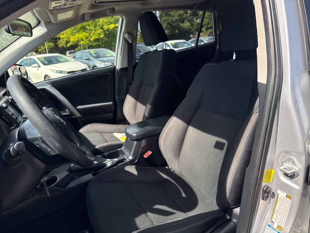 Used 2015 Toyota RAV4 XLE AWD/4WD image 15