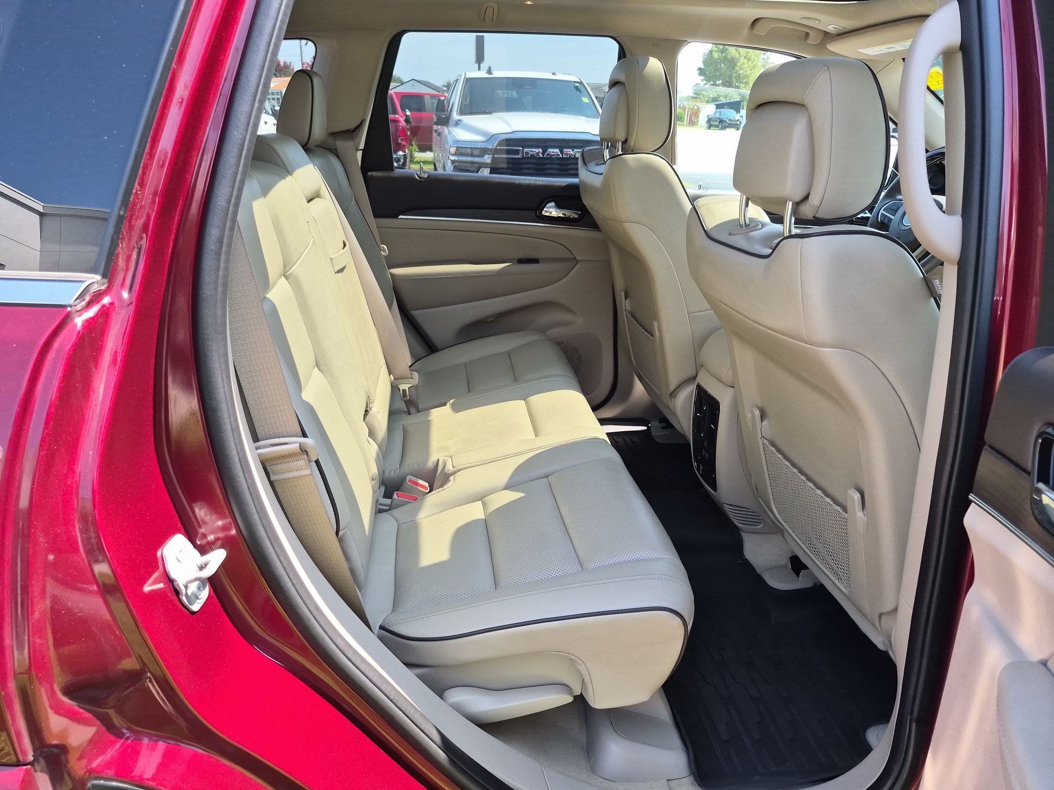 Used 2021 Jeep Grand Cherokee Overland AWD/4WD image 24