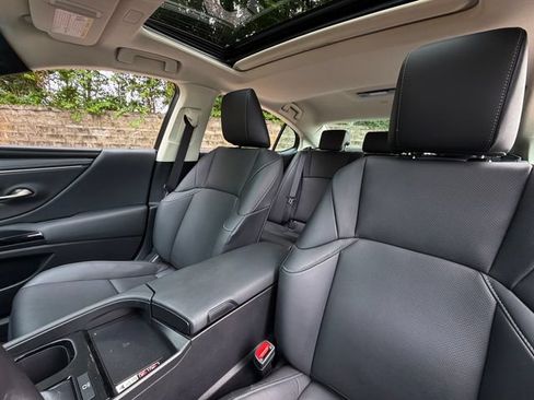 Certified 2024 Lexus ES 350 w/ Premium Package FWD image 24