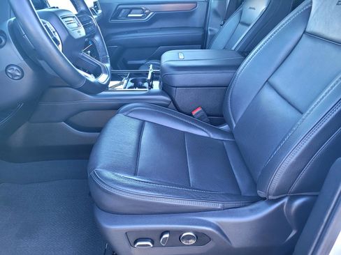 Used 2025 GMC Yukon Denali AWD/4WD image 16