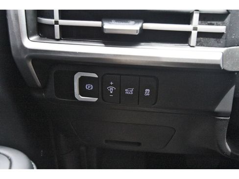 Used 2025 Hyundai Santa Fe SEL FWD image 19