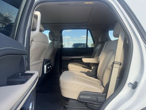 Certified 2022 Ford Expedition Limited AWD/4WD image 6