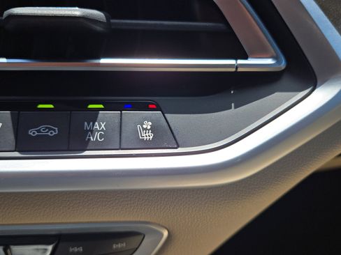 Used 2022 BMW X5 xDrive40i w/ M Sport Package image 27