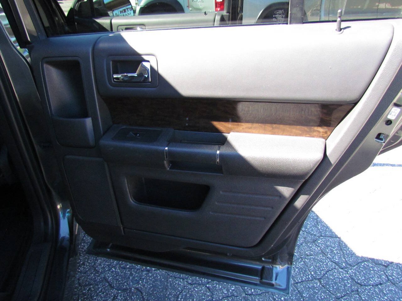 Used 2016 Ford Flex Limited FWD image 16