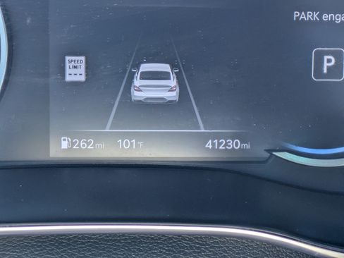 Used 2025 Genesis G70 2.5T RWD image 29