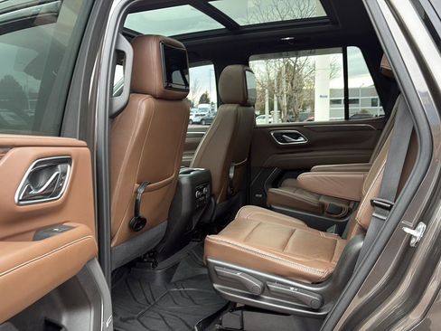 Used 2021 Chevrolet Tahoe High Country w/ Premium Package image 17