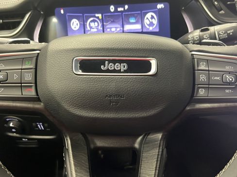 Used 2024 Jeep Grand Cherokee Limited w/ Luxury Tech Group II AWD/4WD image 16