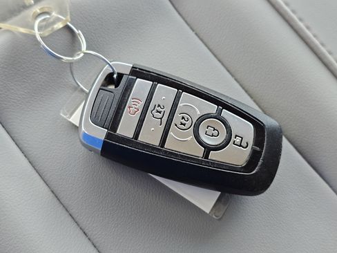 Used 2025 Ford Expedition Active image 32