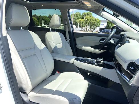 Certified 2023 Nissan Rogue SL w/ SL Premium Package AWD/4WD image 18