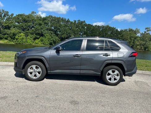 Used 2020 Toyota RAV4 XLE w/ Convenience Package FWD image 3