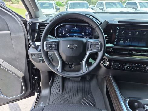 Used 2024 Chevrolet Silverado 2500 LT AWD/4WD image 30