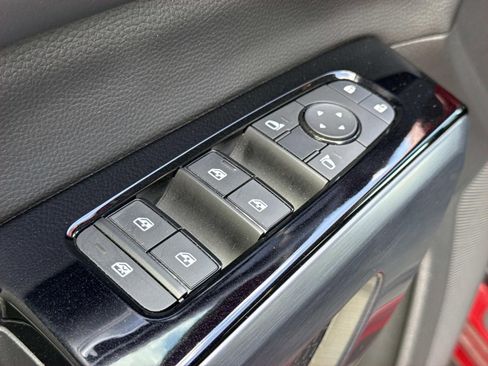 Used 2023 Nissan Pathfinder SL AWD/4WD image 22