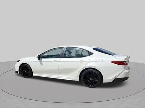 Used 2025 Toyota Camry SE FWD image 2