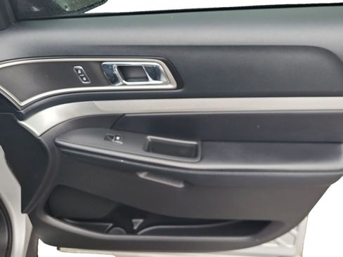 Used 2016 Ford Explorer XLT w/ Equipment Group 201A image 25
