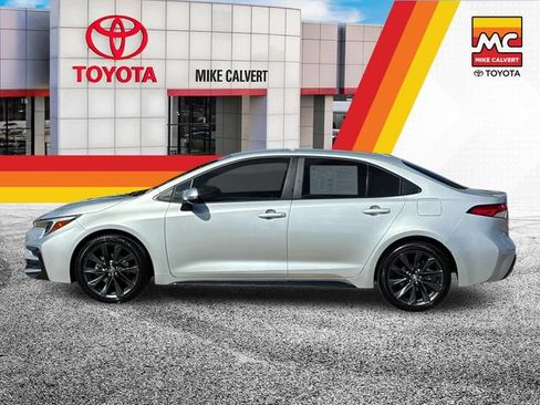 Used 2024 Toyota Corolla SE FWD image 2