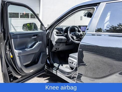 Used 2023 Toyota Highlander XLE AWD/4WD image 28