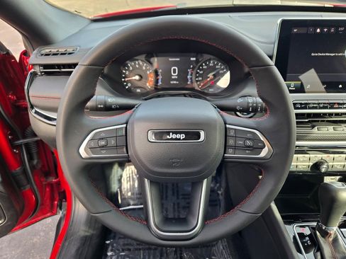 Used 2025 Jeep Compass Trailhawk image 32