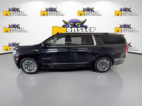 Used 2023 GMC Yukon XL Denali Ultimate AWD/4WD image 7
